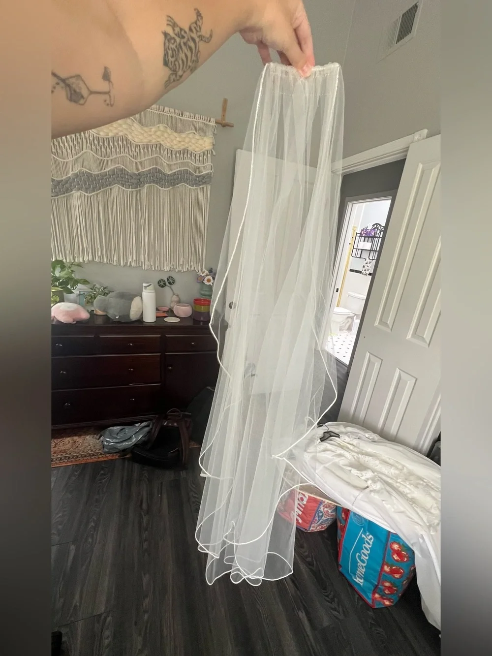 Waterfall veil sheer white with beaded trim